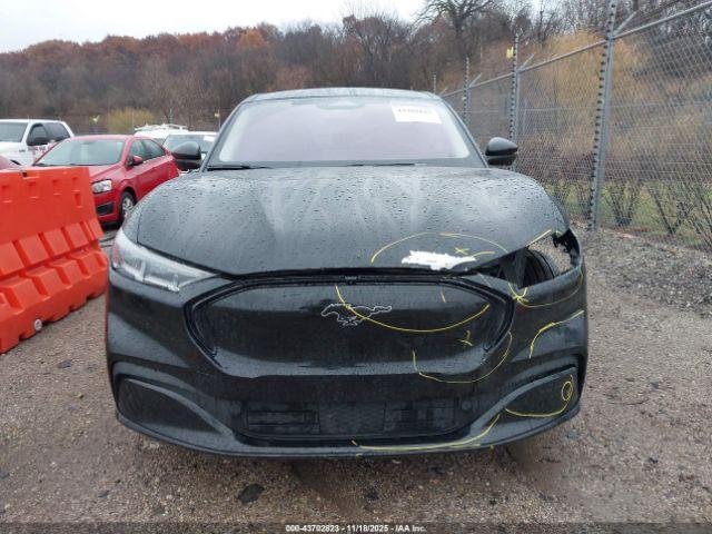 Ford Mustang Premium Image 11