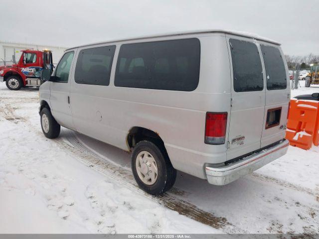 Ford E-350 Image 8