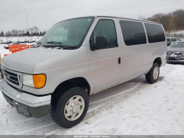 Ford E-350 Image 9