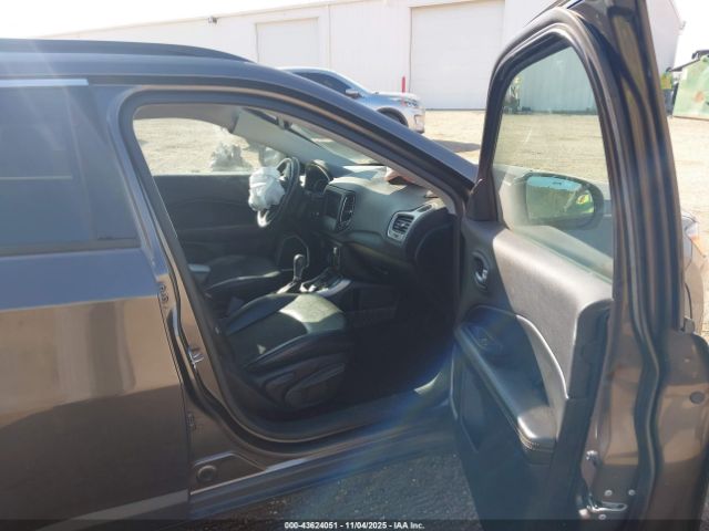 Jeep Compass Latitude 4x4 Image 14