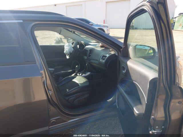 Jeep Compass Latitude 4x4 Image 14