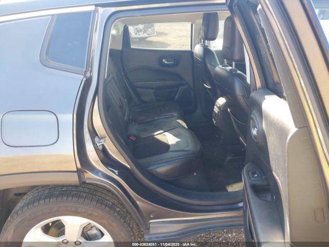 Jeep Compass Latitude 4x4 Image 3