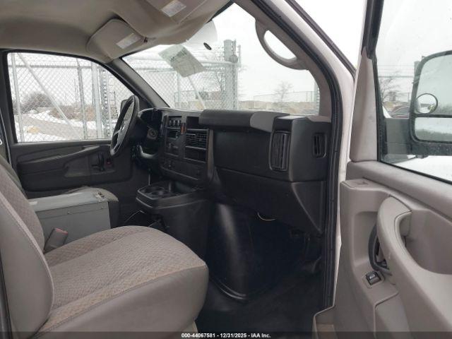 Chevrolet Express Work Van Image 4