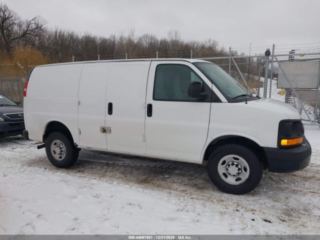 Chevrolet Express Work Van Image 10