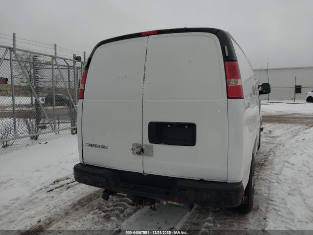 Chevrolet Express Work Van Image 16