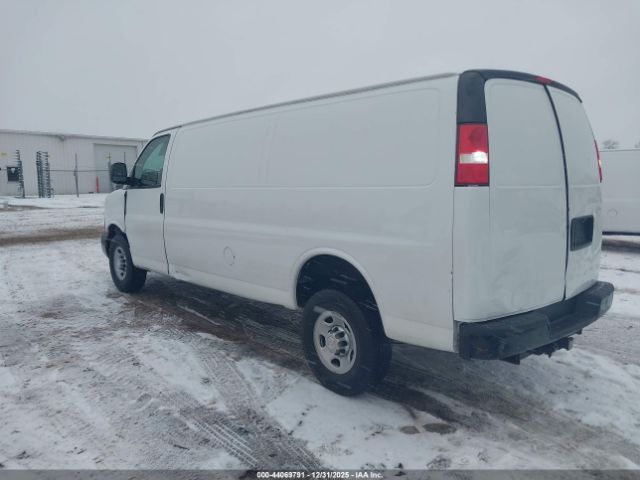 Chevrolet Express Work Van Image 4
