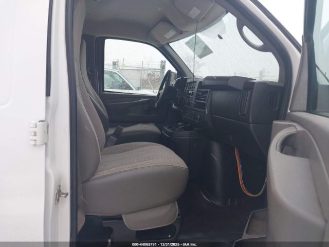Chevrolet Express Work Van Image 16