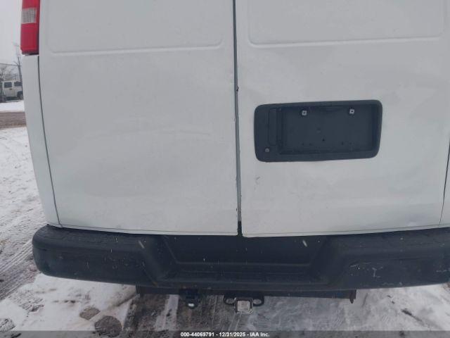 Chevrolet Express Work Van Image 13