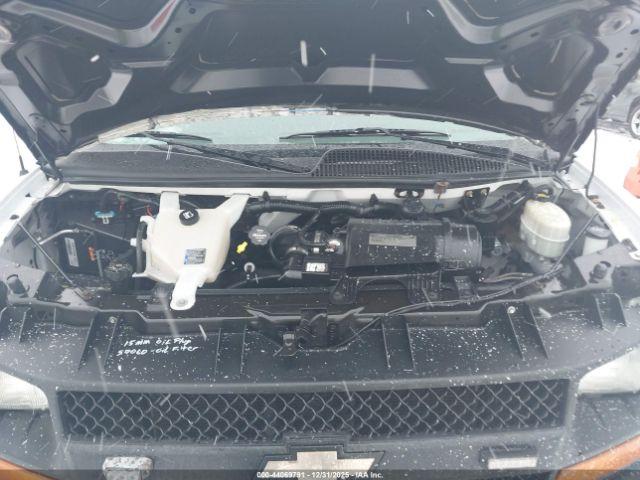 Chevrolet Express Work Van Image 7