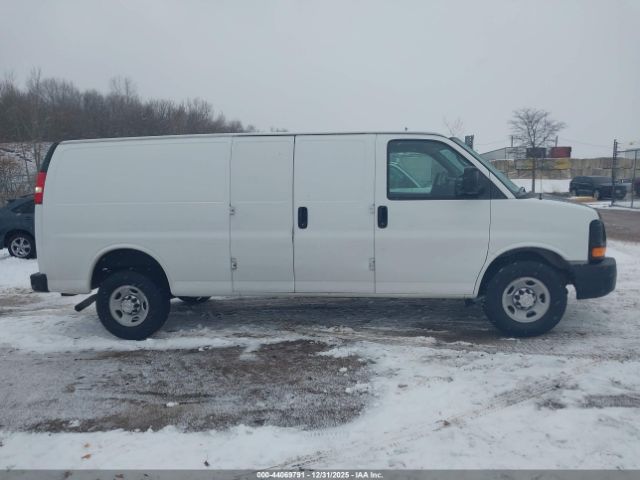 Chevrolet Express Work Van Image 17