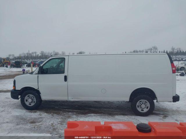 Chevrolet Express Work Van Image 14
