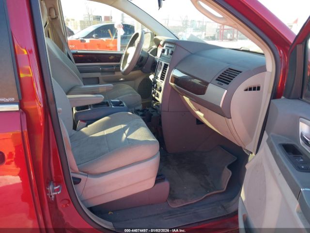 Chrysler Town & Country Touring Image 11