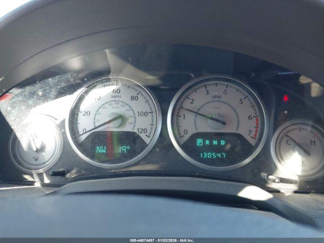 Chrysler Town & Country Touring Image 9