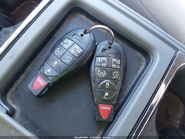 Chrysler Town & Country Touring Image 8