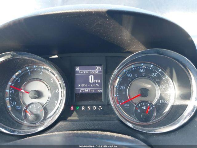 Chrysler Town & Country Touring Image 6