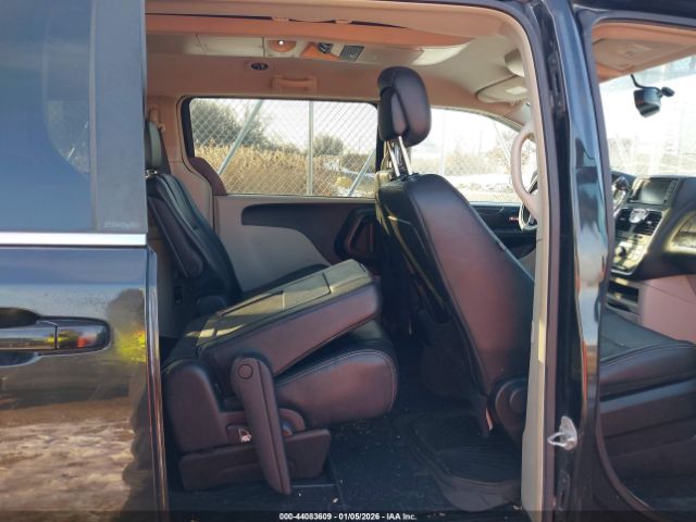 Chrysler Town & Country Touring Image 2