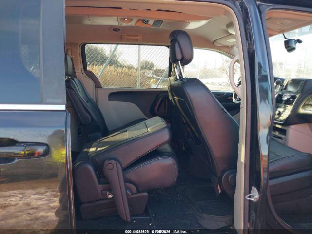 Chrysler Town & Country Touring Image 2