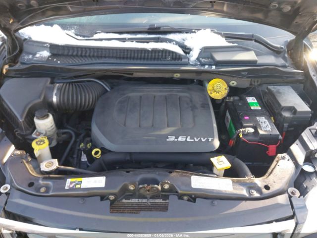 Chrysler Town & Country Touring Image 10