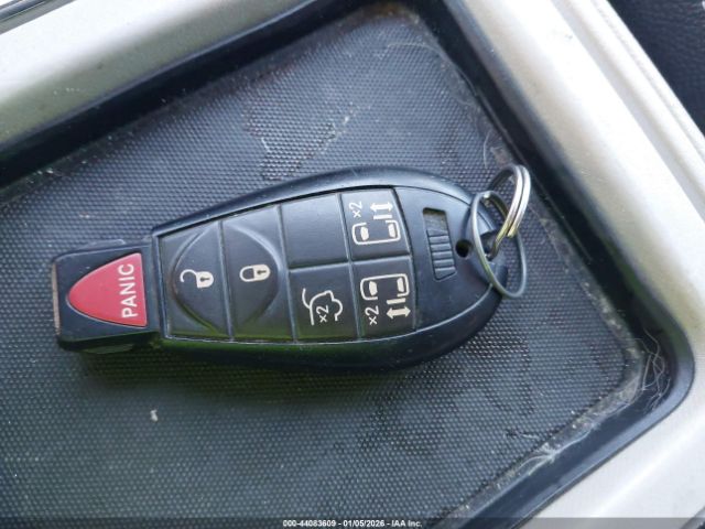 Chrysler Town & Country Touring Image 11