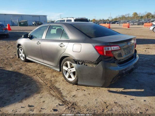 Toyota Camry Se Image 10