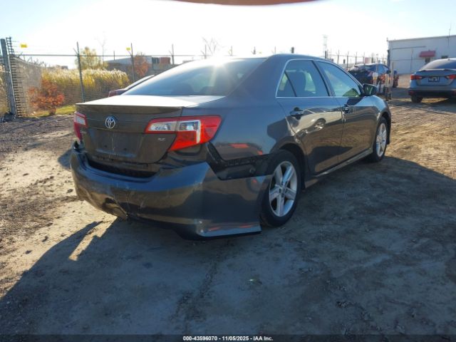 Toyota Camry Se Image 11