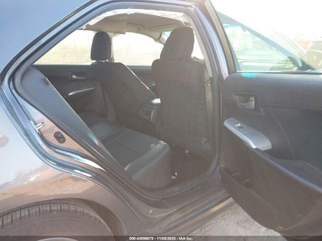 Toyota Camry Se Image 9