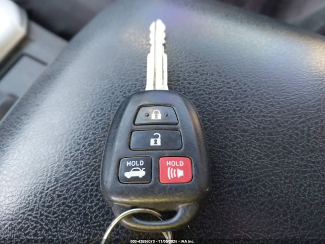 Toyota Camry Se Image 12