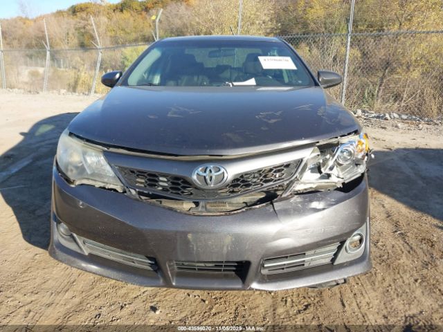 Toyota Camry Se Image 13