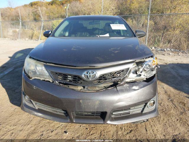 Toyota Camry Se Image 13