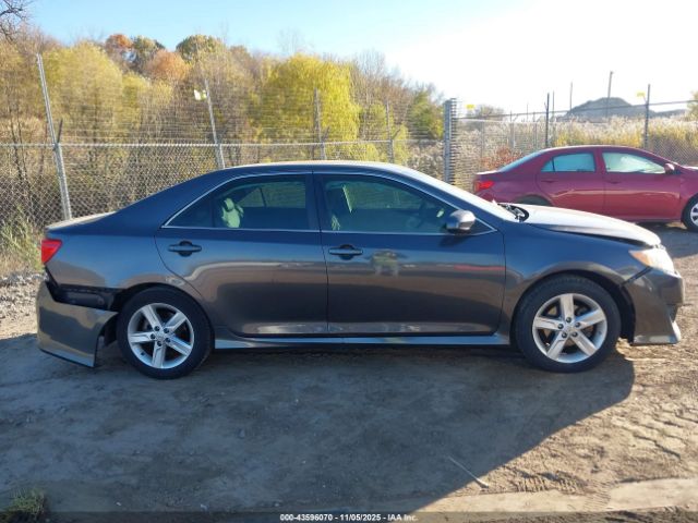 Toyota Camry Se Image 3