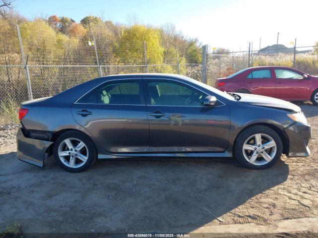 Toyota Camry Se Image 3