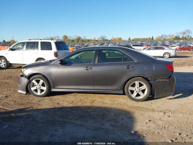 Toyota Camry Se Image 15