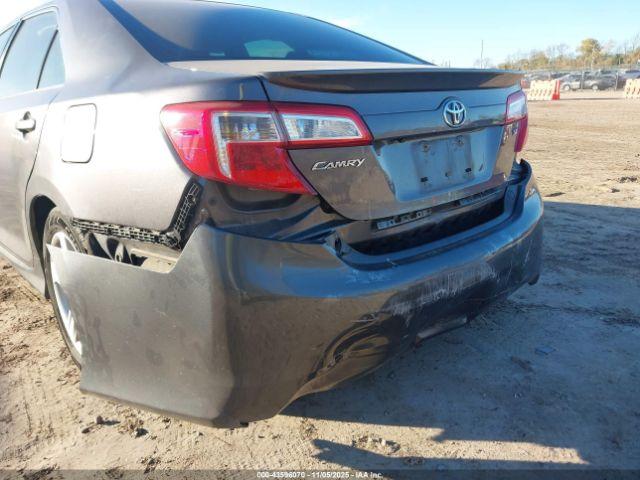 Toyota Camry Se Image 4