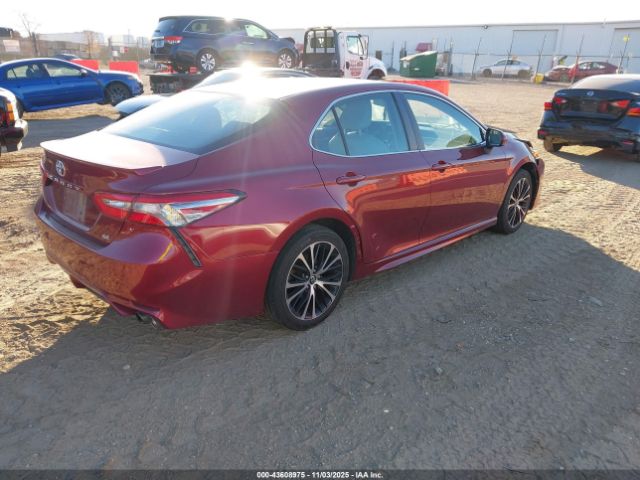 Toyota Camry Se Image 11