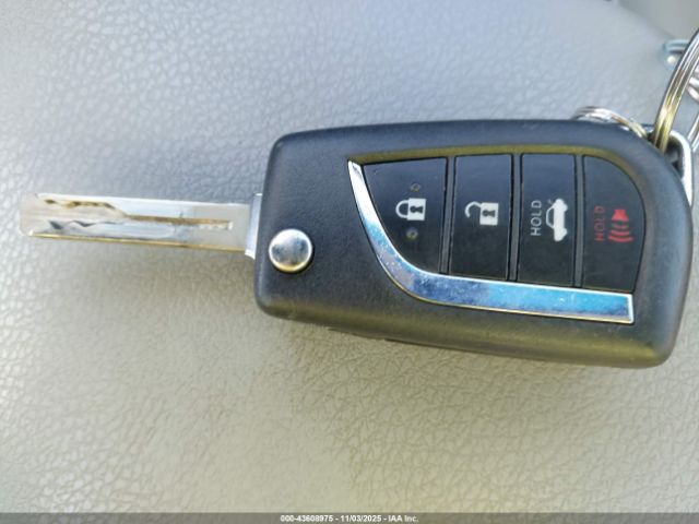 Toyota Camry Se Image 16