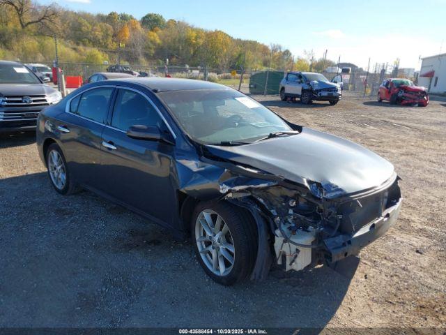  Salvage Nissan Maxima