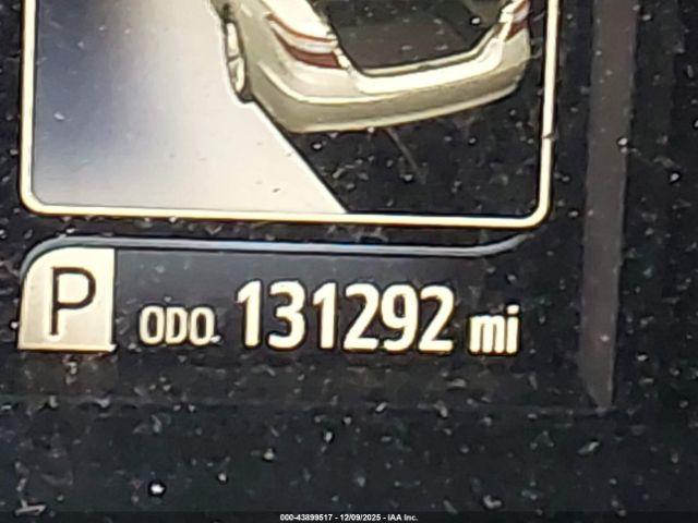 Toyota Camry Se Image 13