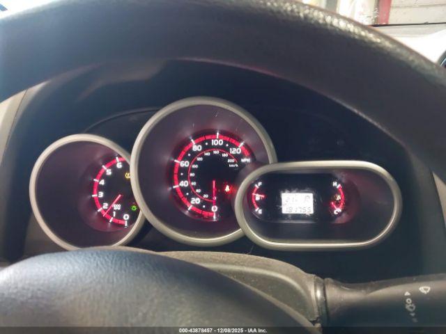 Pontiac Vibe Image 14