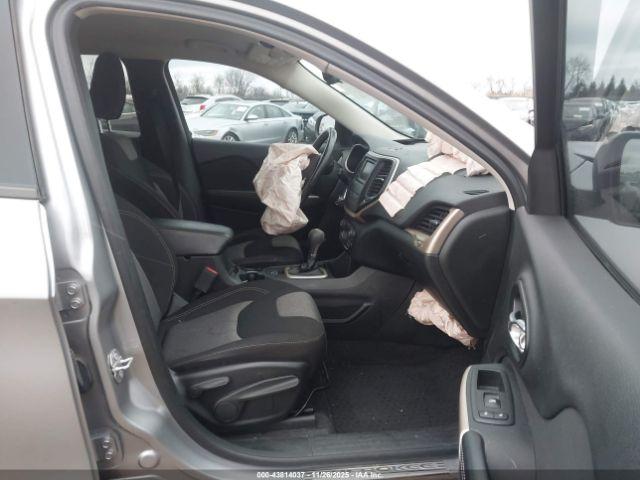 Jeep Cherokee Altitude Fwd Image 4