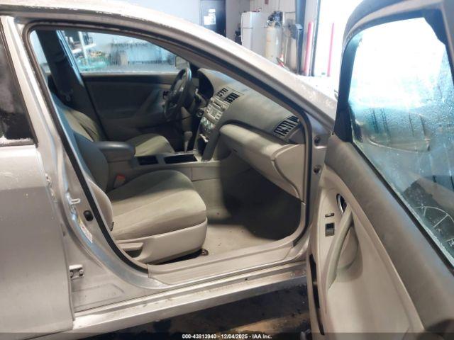 Toyota Camry Le V6 Image 9