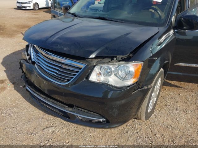 Chrysler Town & Country Touring Image 5