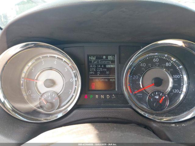 Chrysler Town & Country Touring Image 8