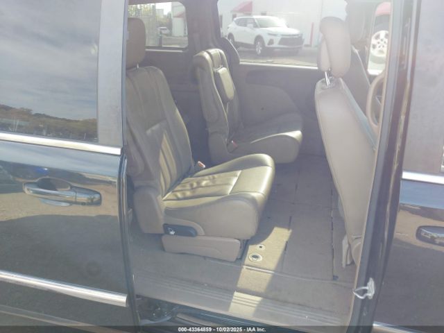 Chrysler Town & Country Touring Image 7