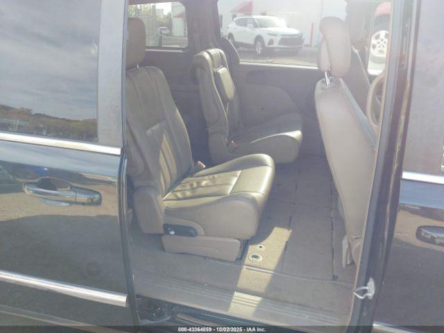 Chrysler Town & Country Touring Image 7