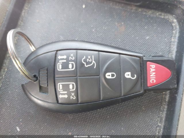 Chrysler Town & Country Touring Image 6