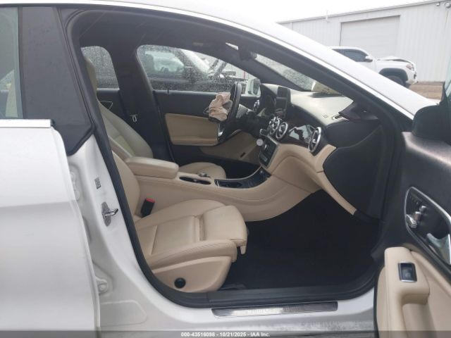 Mercedes-Benz Cla-class 4matic Image 13