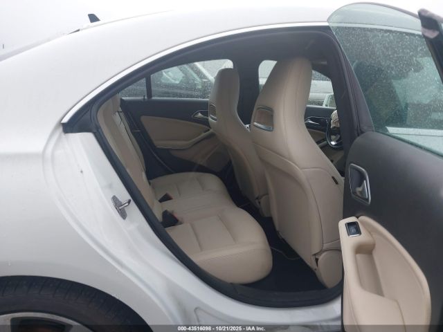 Mercedes-Benz Cla-class 4matic Image 9