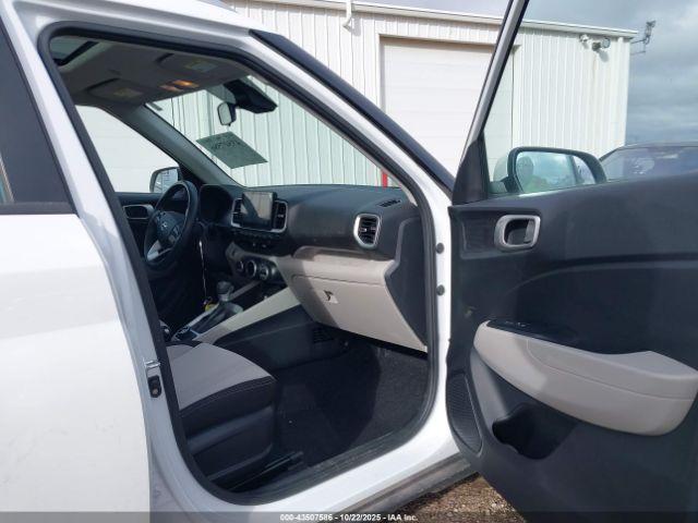 Hyundai VENUE Sel Image 2