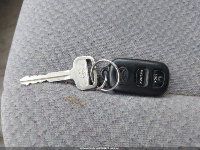 Toyota Camry Le Image 9