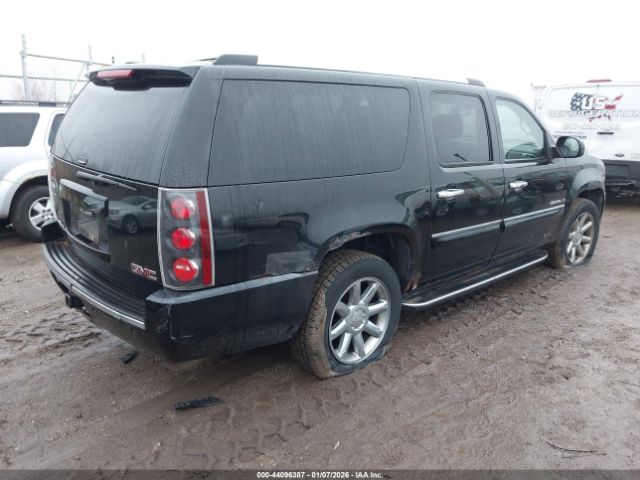GMC Yukon Denali Image 8